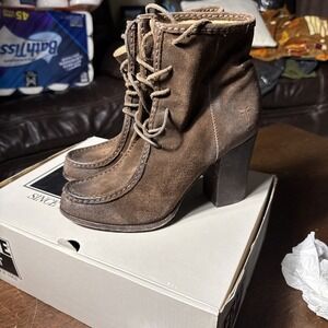 Frye Women Parker Boot Size 10 M Short Brown Suede Heel Bootie LaceUp Distressed